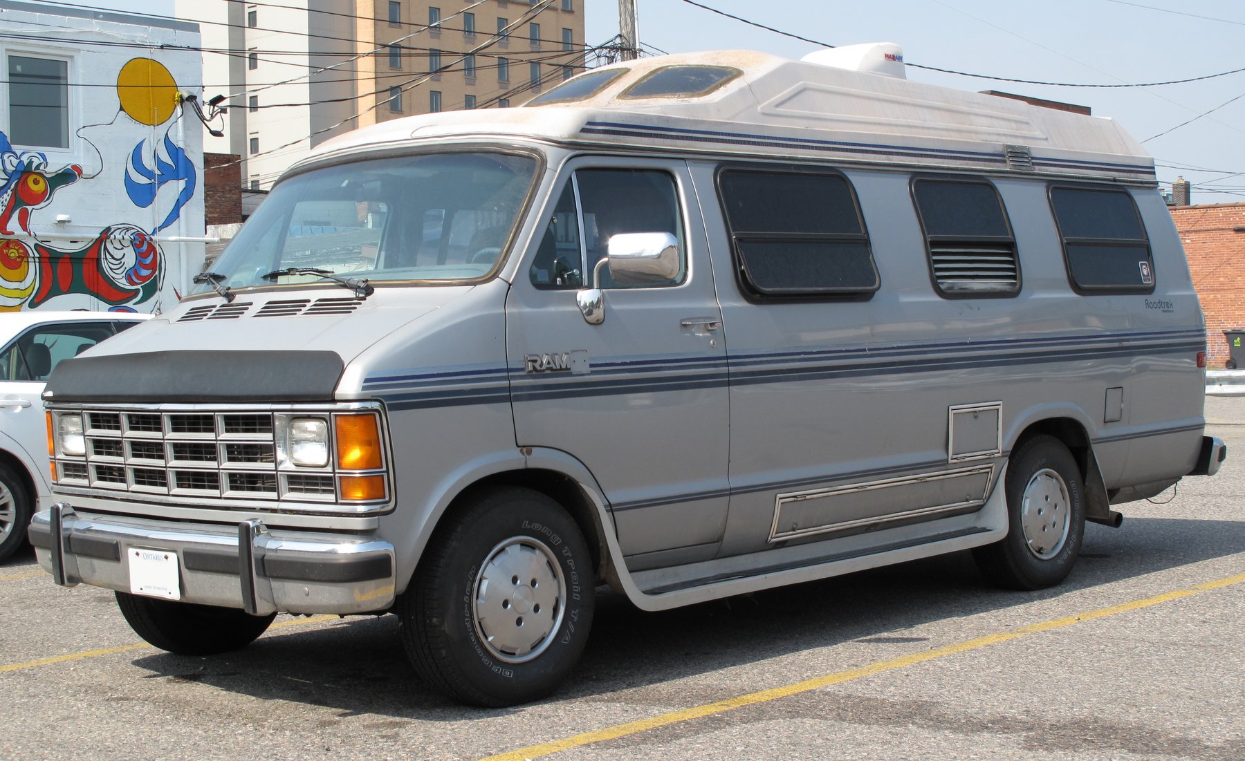 Dodge B250