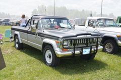 Jeep J20-46