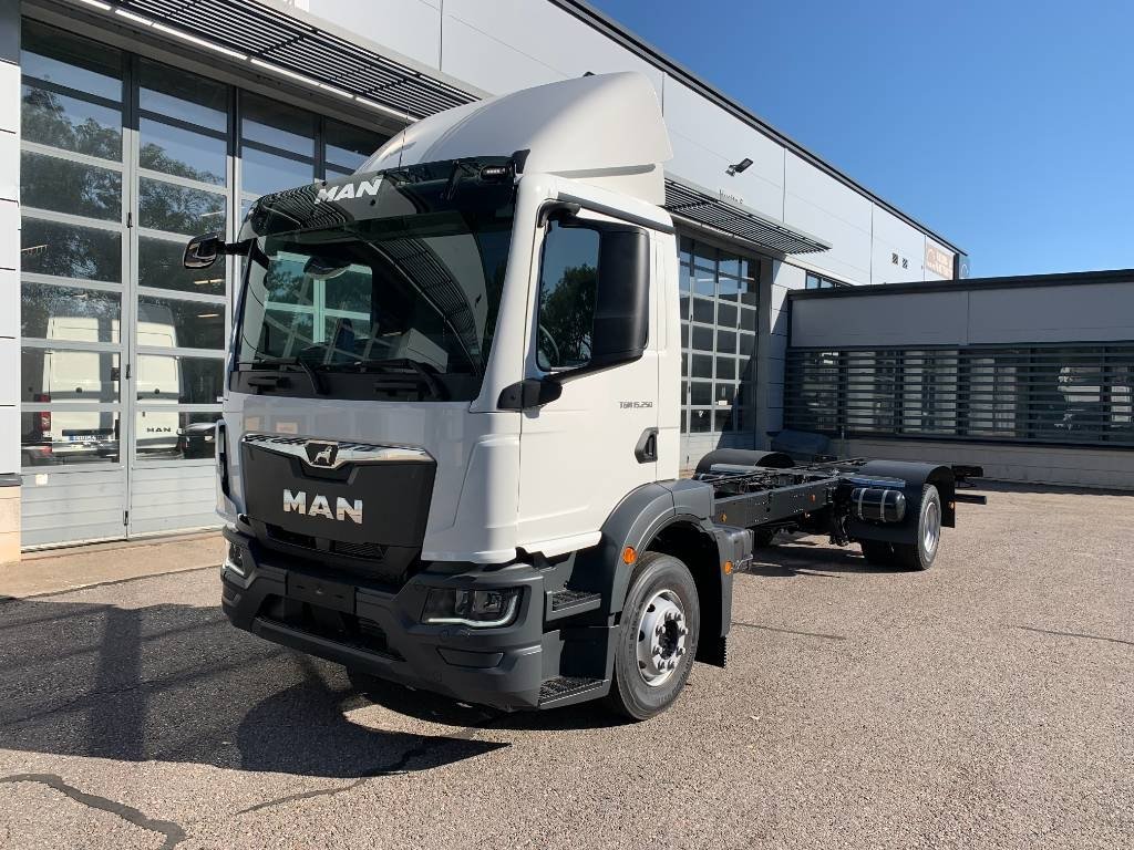 Truck MAN 15.250 4x2 LL/ 5425