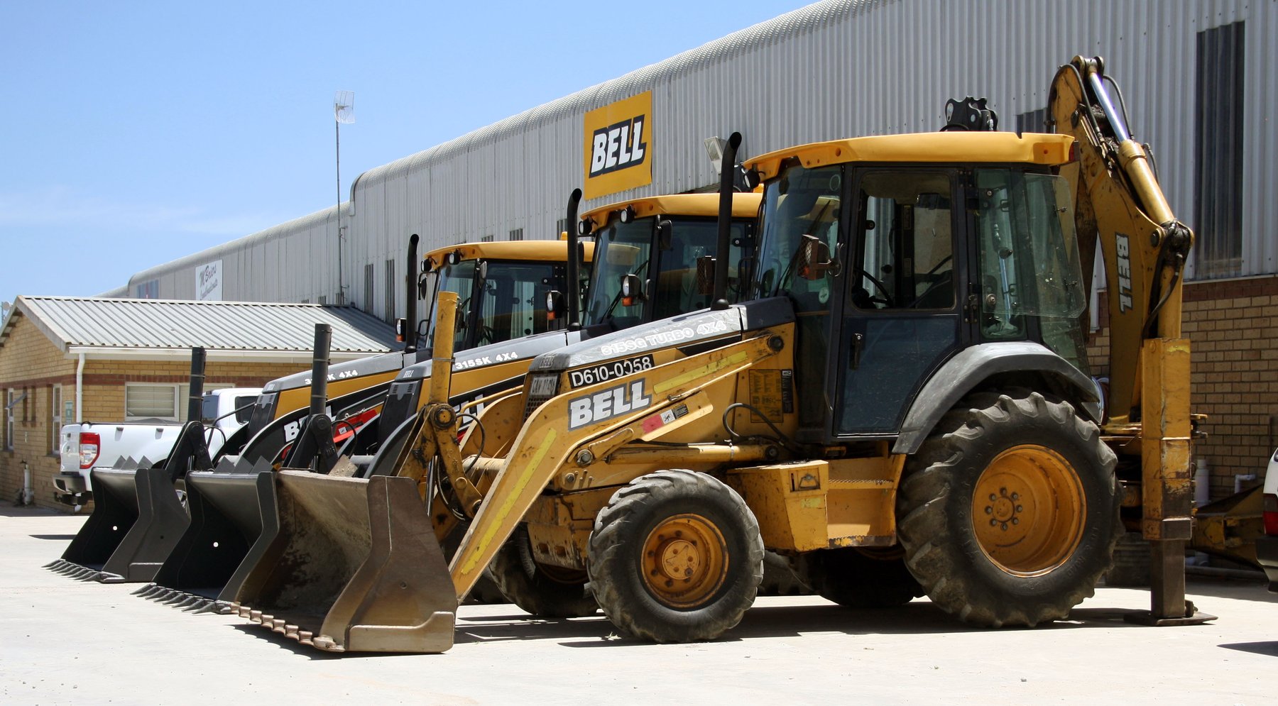 Excavator Bell 315SJ backhoe