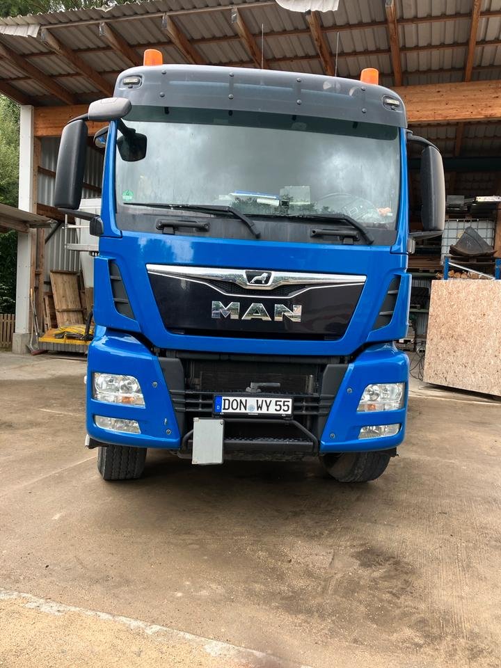 Lastwagen MAN 30.320 DF