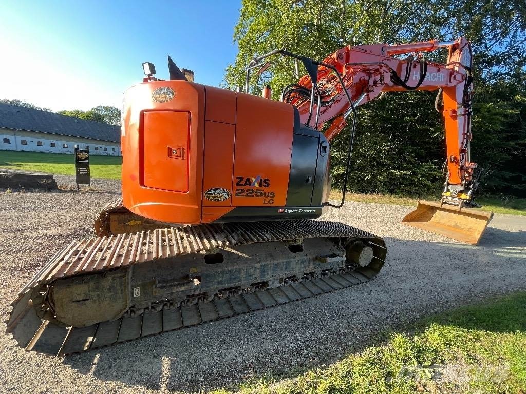 Excavator Hitachi ZX225US