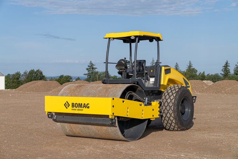 Road construction machine Bomag BW 226 5 CL
