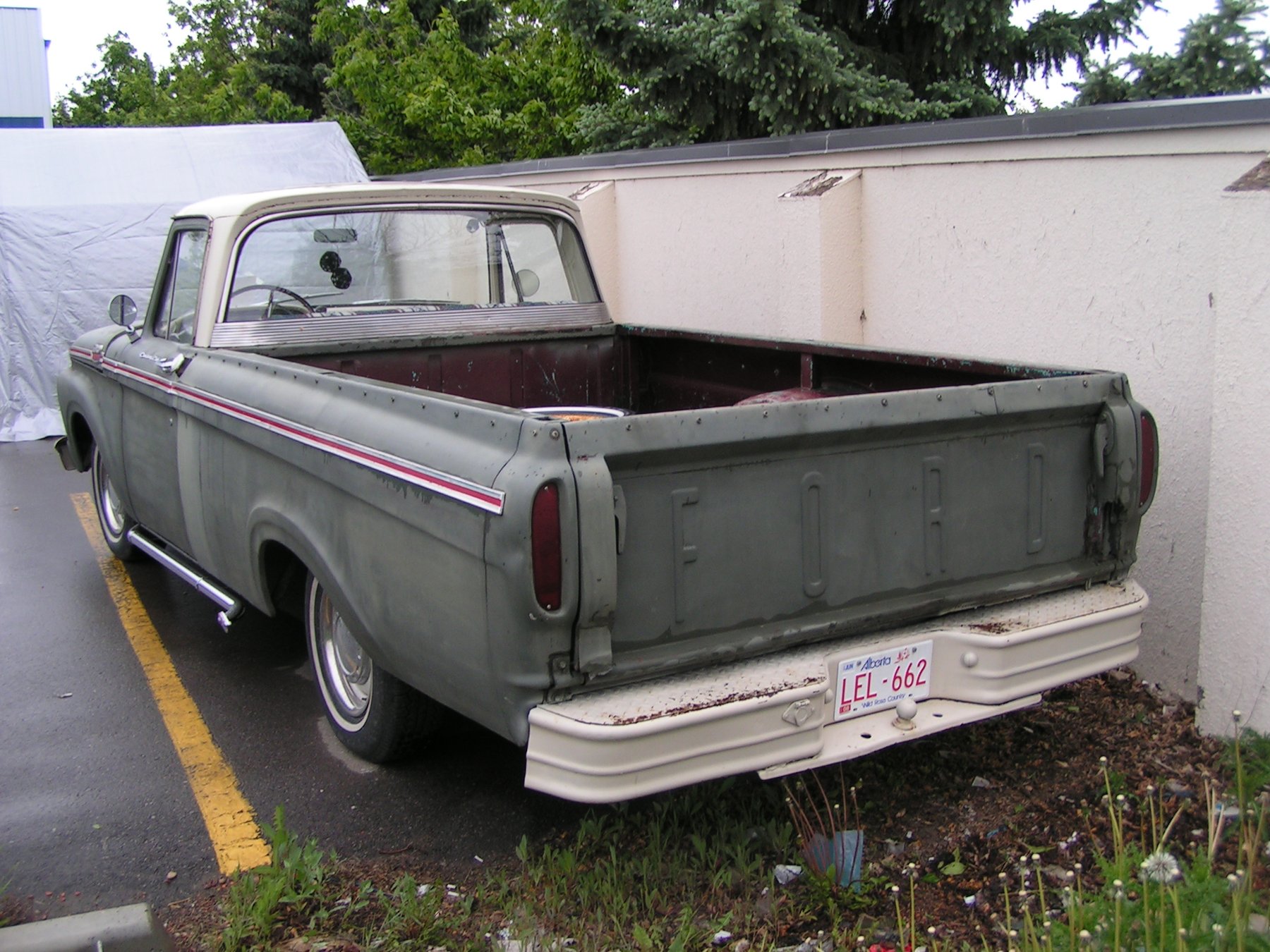 Van Ford F100 CUSTOM CAB.