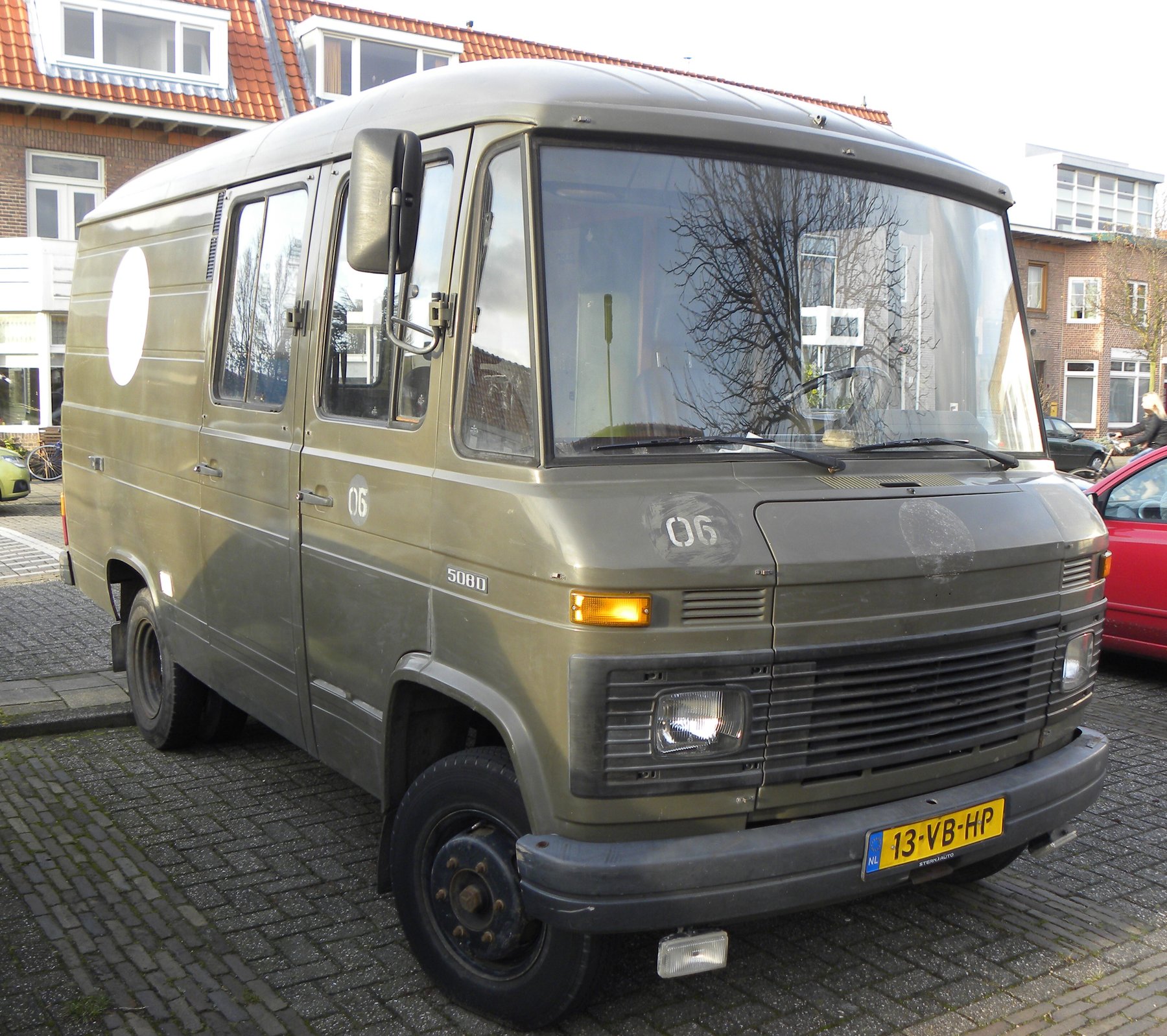 Van Mercedes Benz MULT-CAB ABK-2301