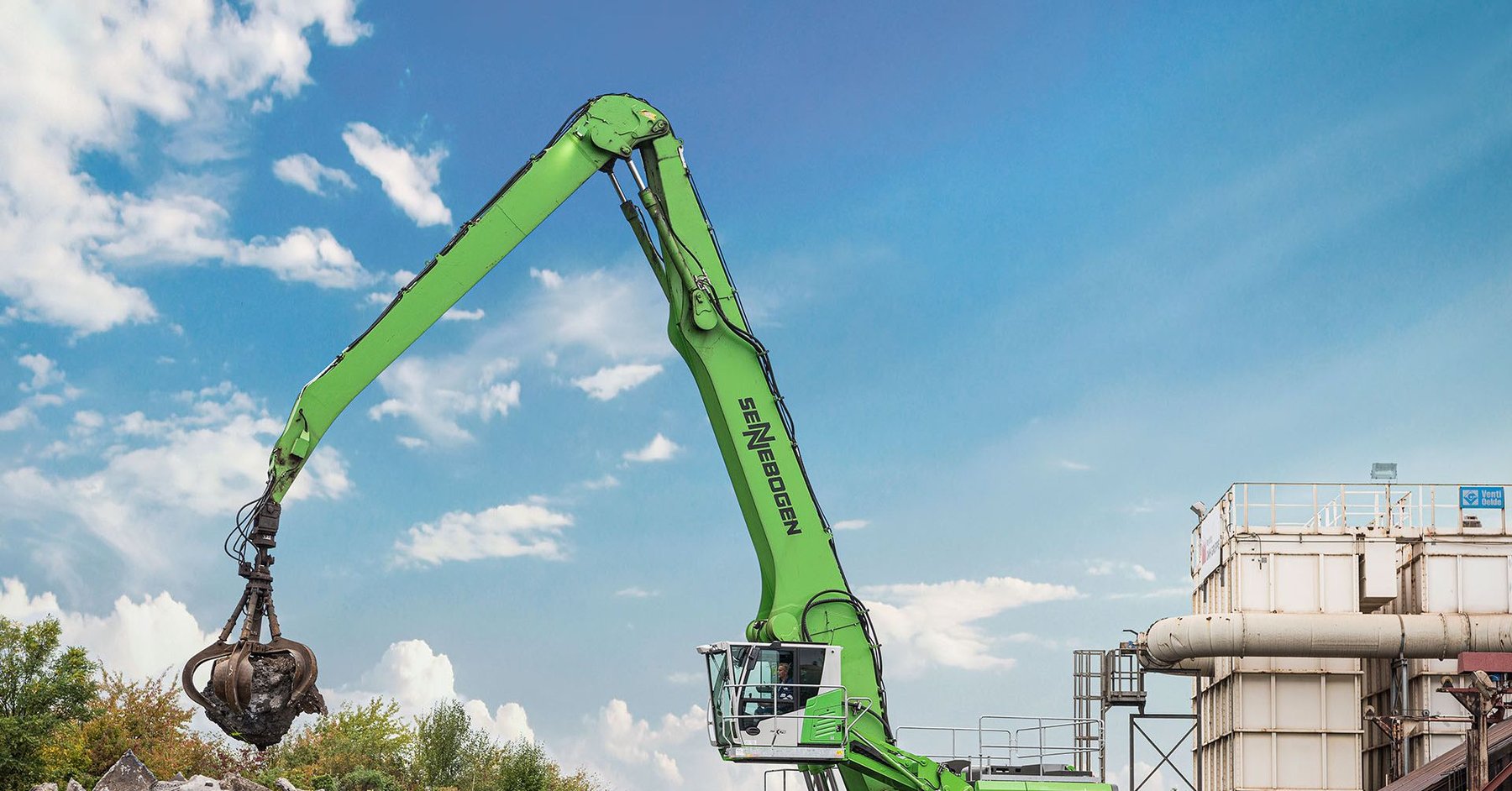 Material handlers Sennebogen Material handler for scrap and port handling