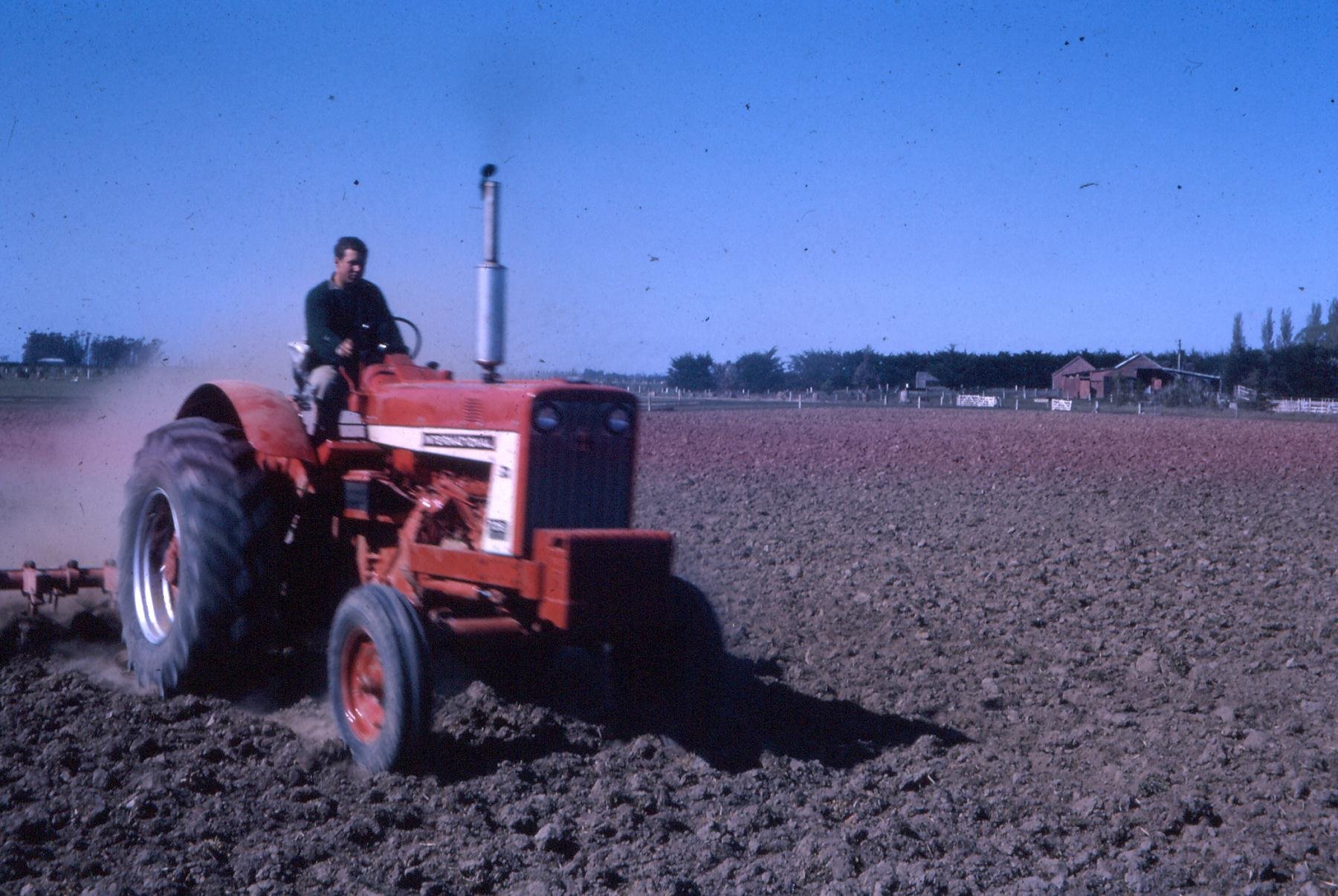 Tractor International Harvester 706