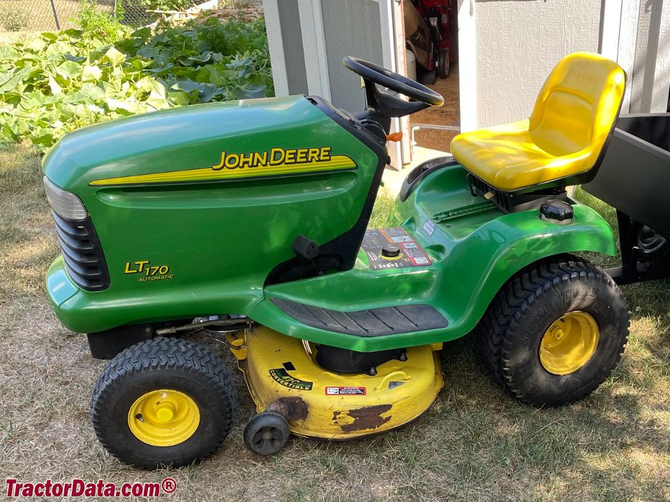 Ride-on mowers John Deere LT170