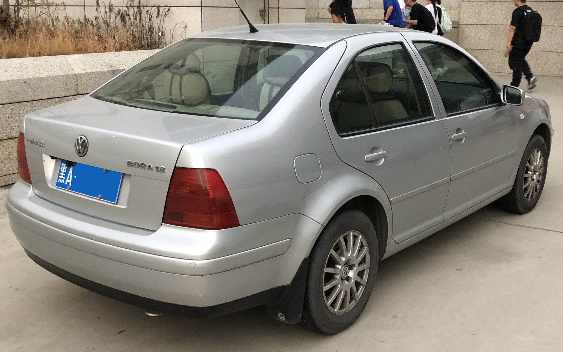 LANDER BORA