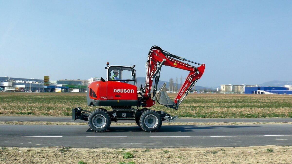 Maszyna żniwna Neuson mht 242HV