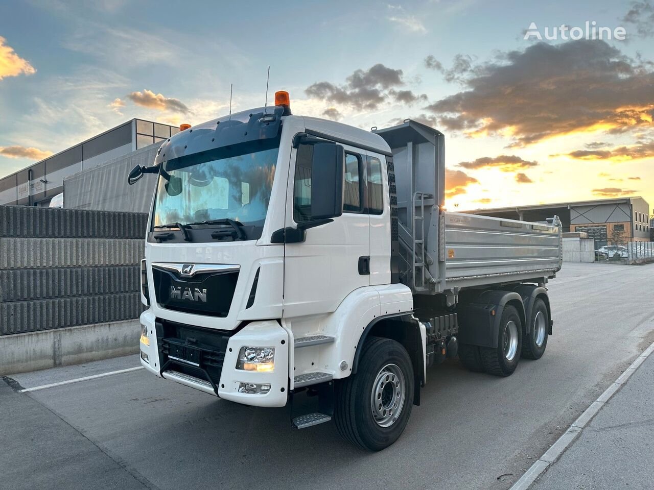 Truck MAN TGS 26.510 6X4H-6 BL