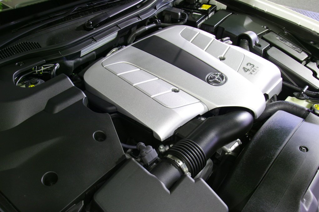 Van Toyota V8