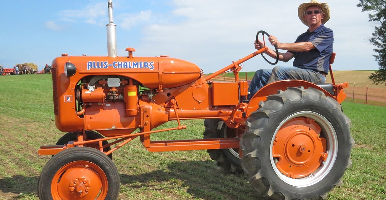 Tractor Allis Gleaner Corporation LT-75 A