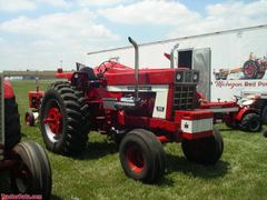 International Harvester FARMALL-1568