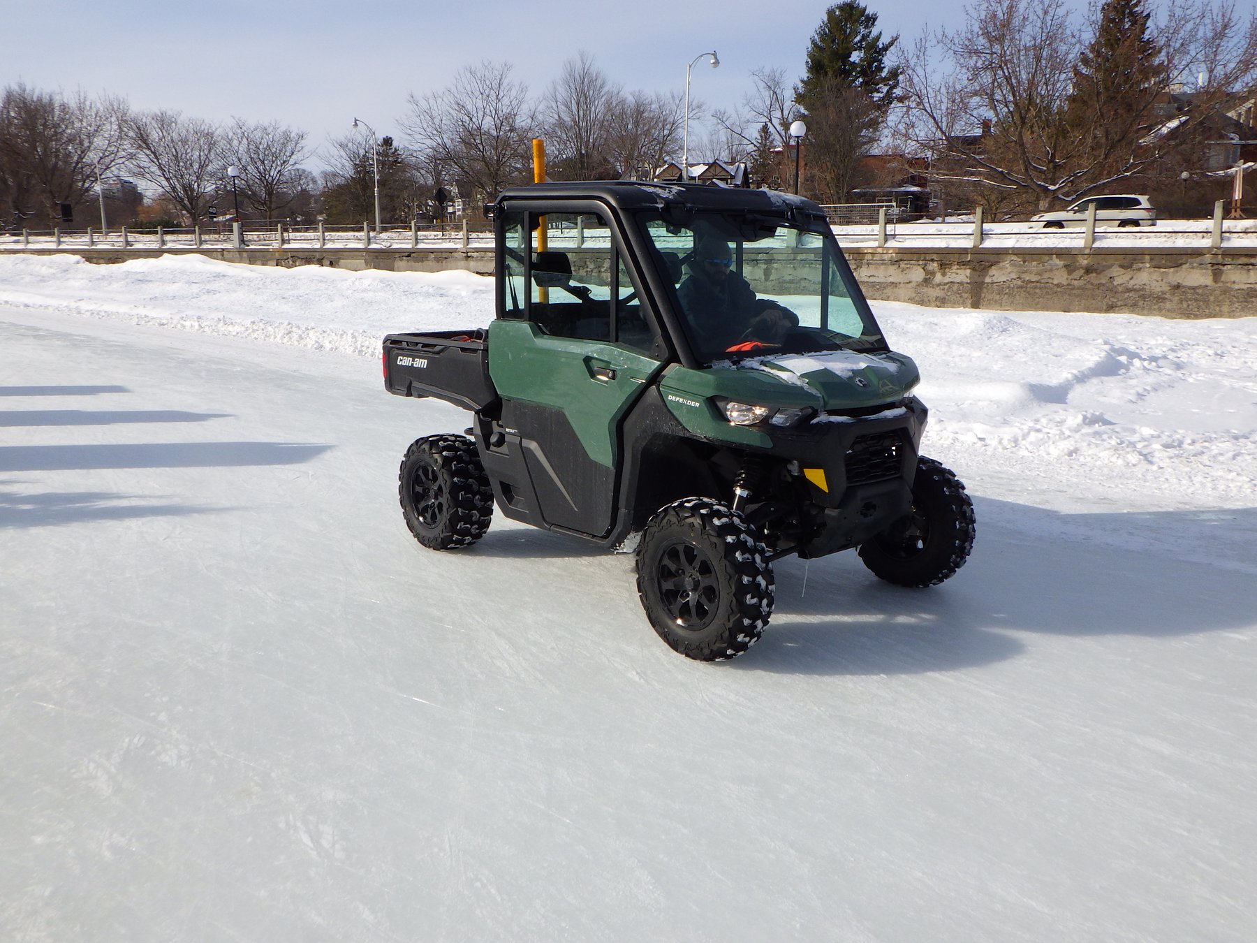 Tractor BRP Can-Am Defender