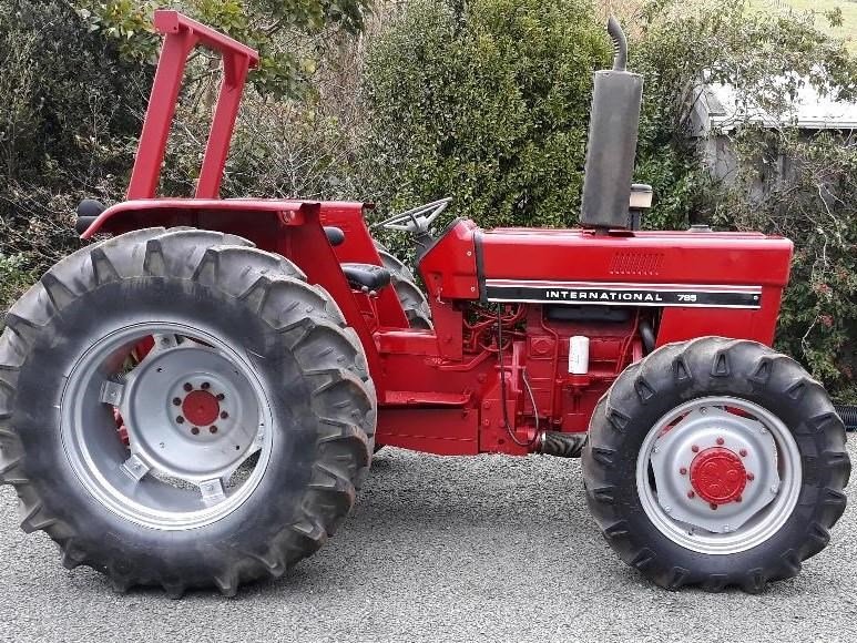 Tractor International Harvester 785 (A)