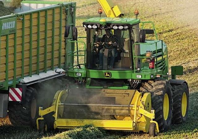 Feldhäcksler John Deere 7450 i