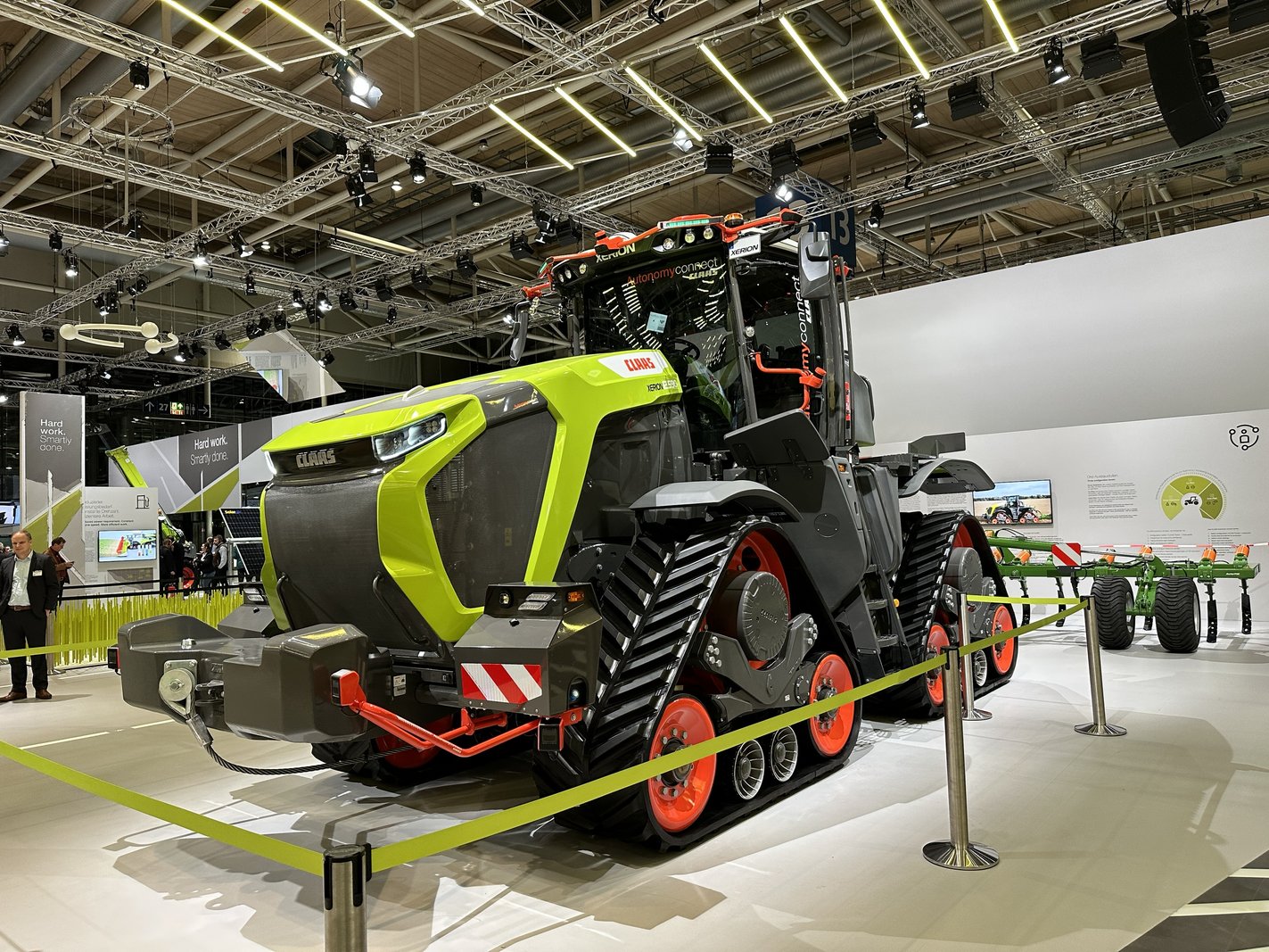 Tractor CLAAS Xerion 12.590