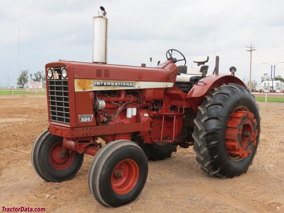 Tractor International Harvester 826