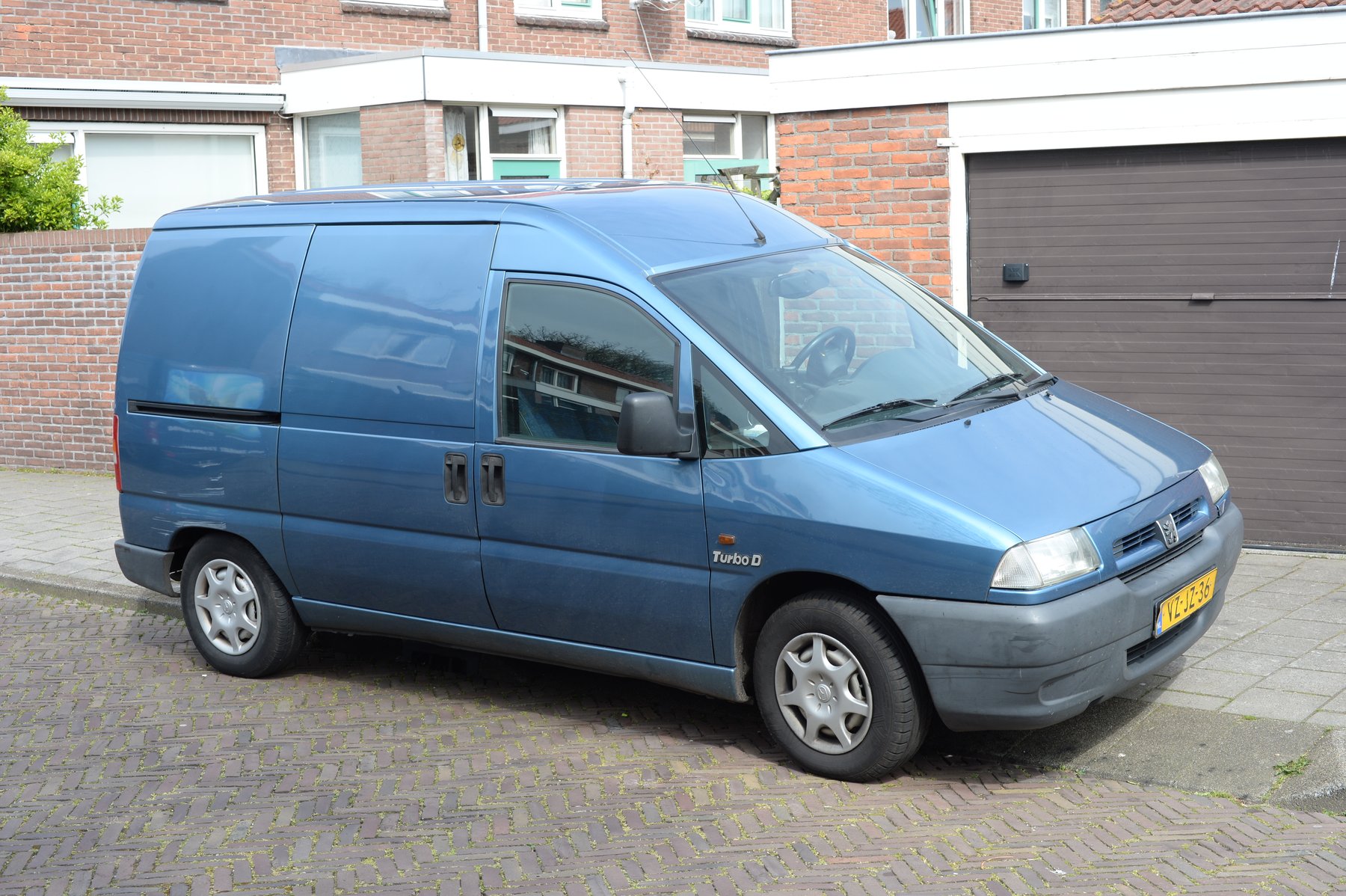 Peugeot 220C CF 1.9D