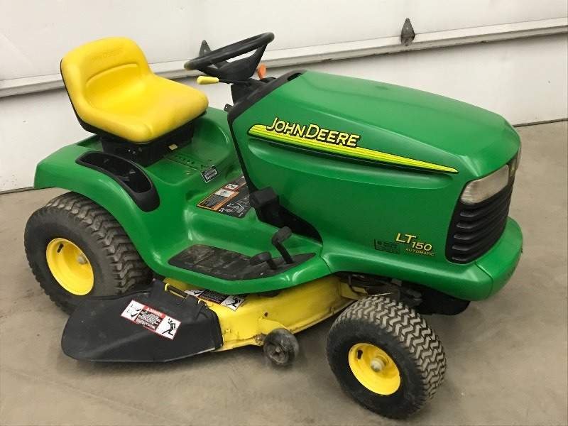 Aufsitzmäher John Deere LT150