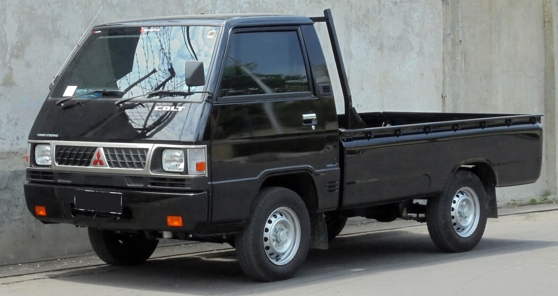 Van Mitsubishi L300 P15