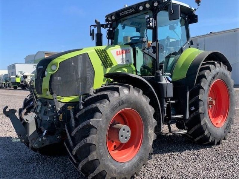 Tractor CLAAS AXION 870