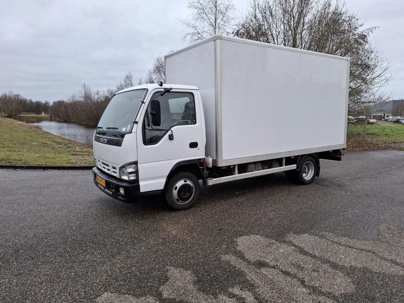 Van Isuzu NPR85L-5D
