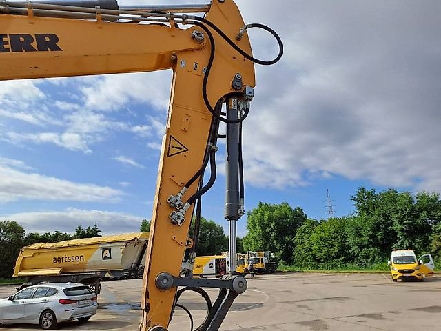 Excavator Liebherr R904C