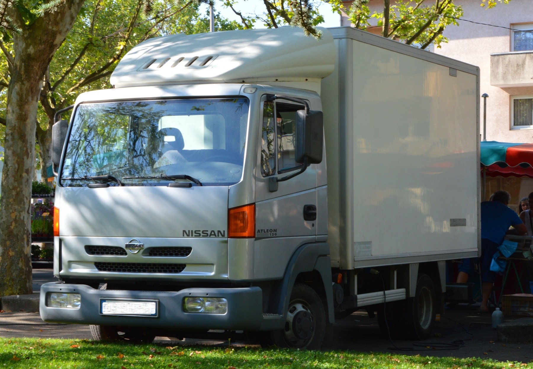 Van Nissan NISSAN ATLEON.120.