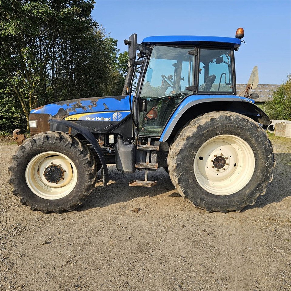 Tractor New Holland D140