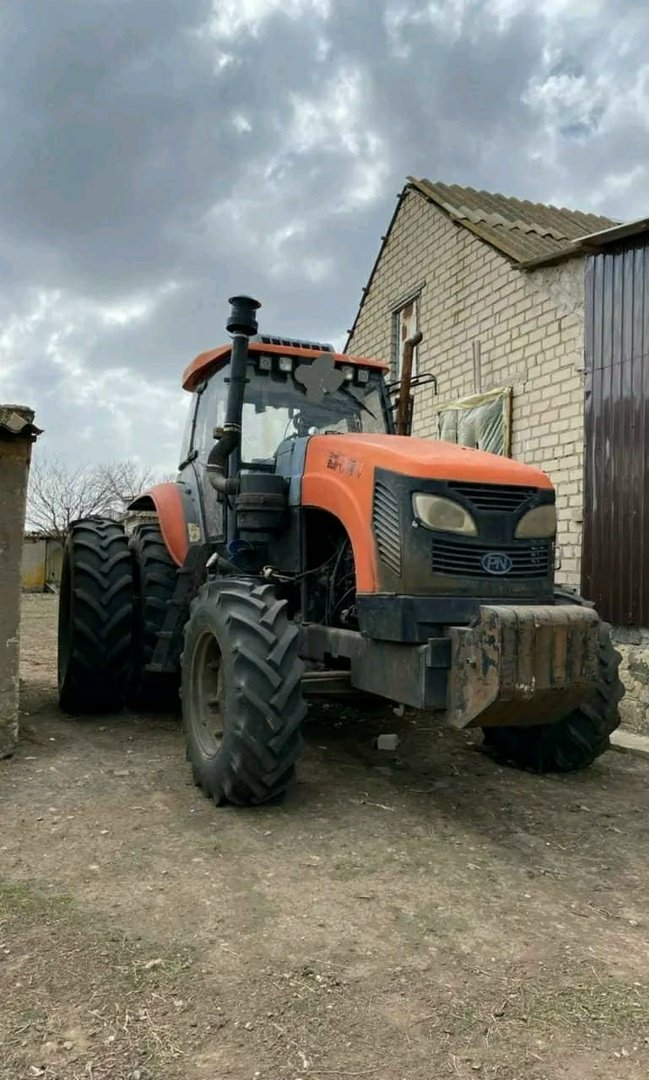 Tractor Green Bull 1404