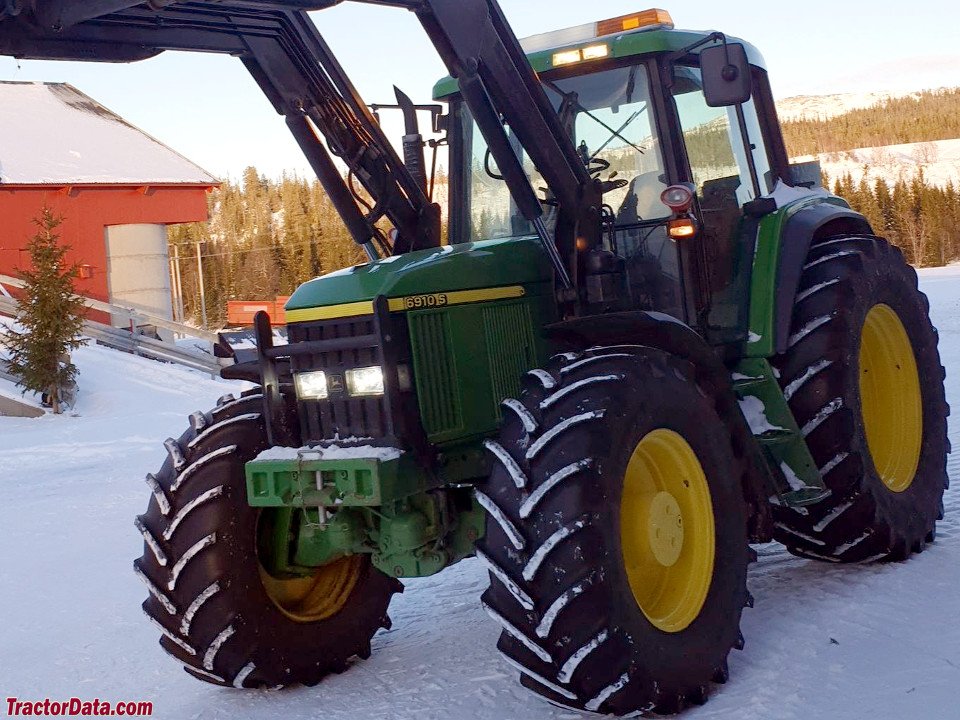 John Deere 6910s