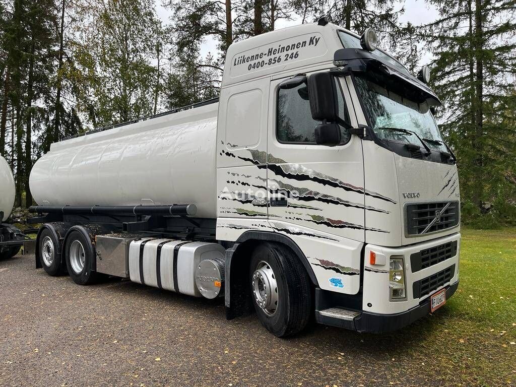 Truck Volvo 2-AXLE + 3-AXLE ARTIC TANKER