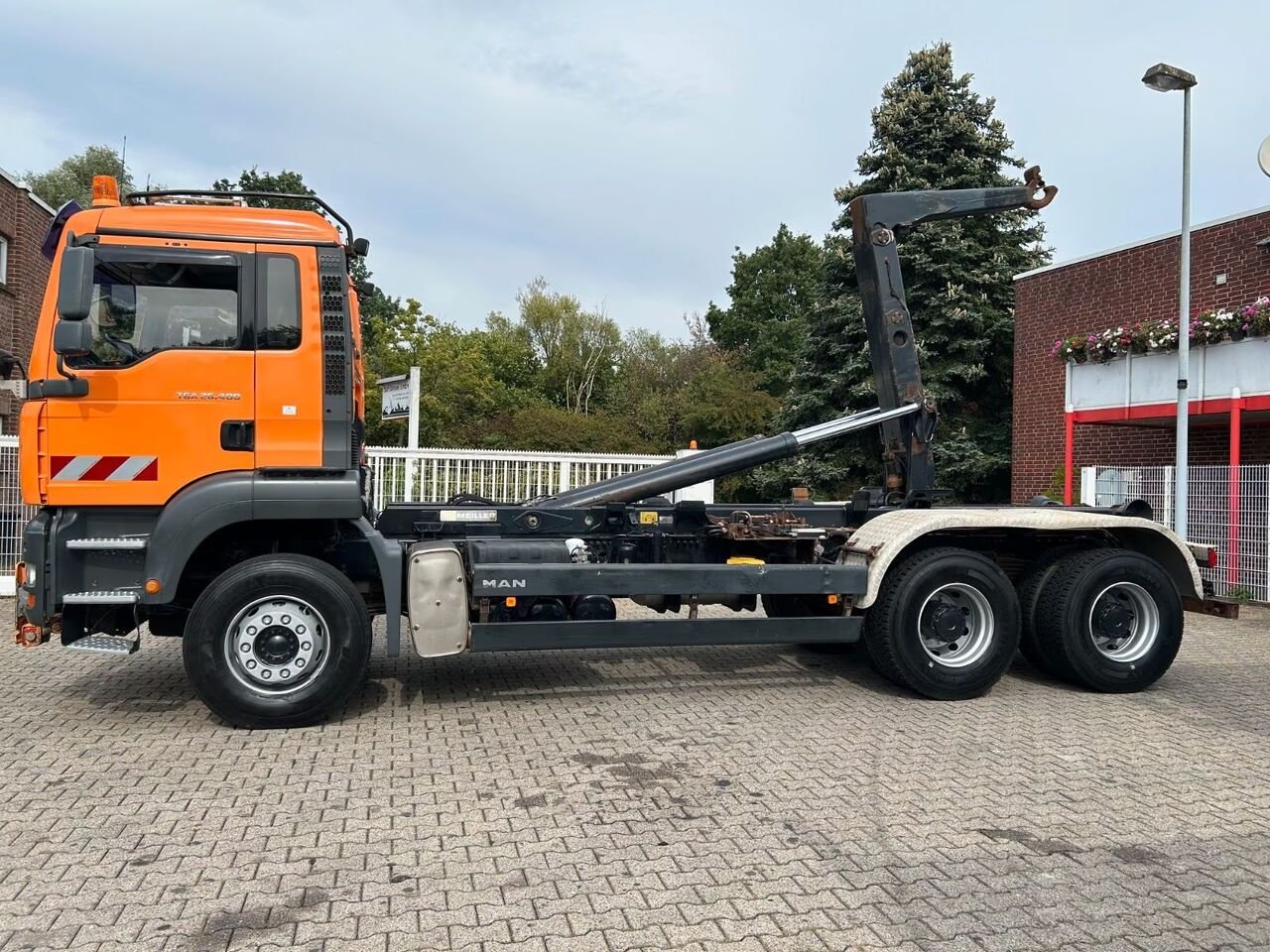 Truck MAN TGA 26.400 6X4H-2 BL