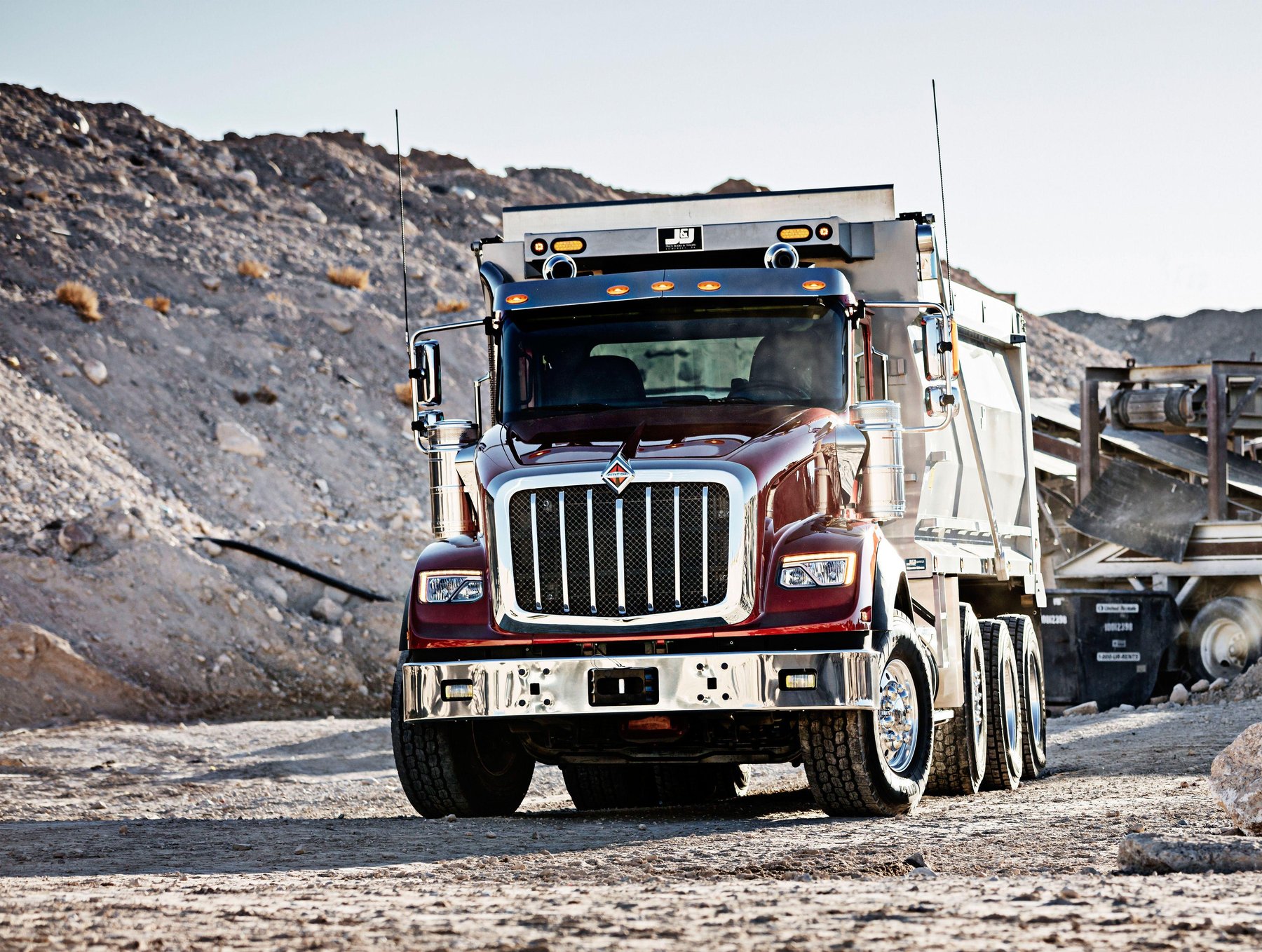 Lastwagen International HX615