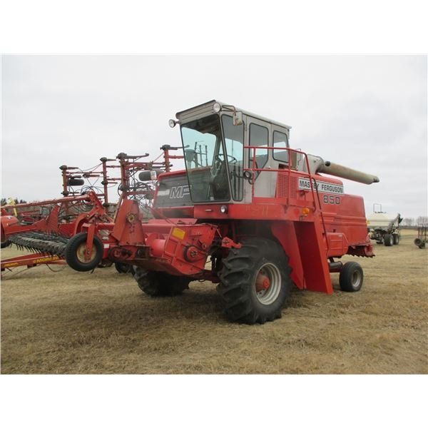 Harvester Massey Ferguson 850 combine