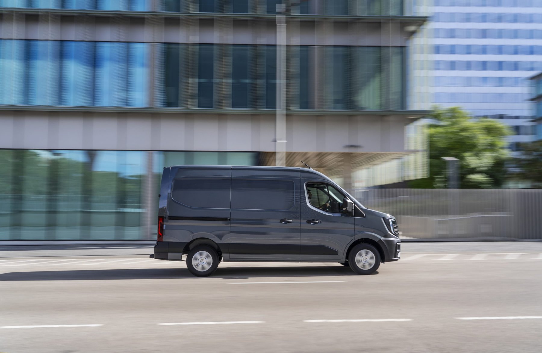 Van Nissan INTERSTAR 88KW 33-308 M E4