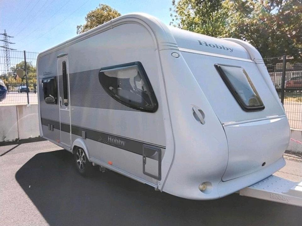 Car trailers up to 3.5 t HOBBY 560 KMFe La Vita bionda