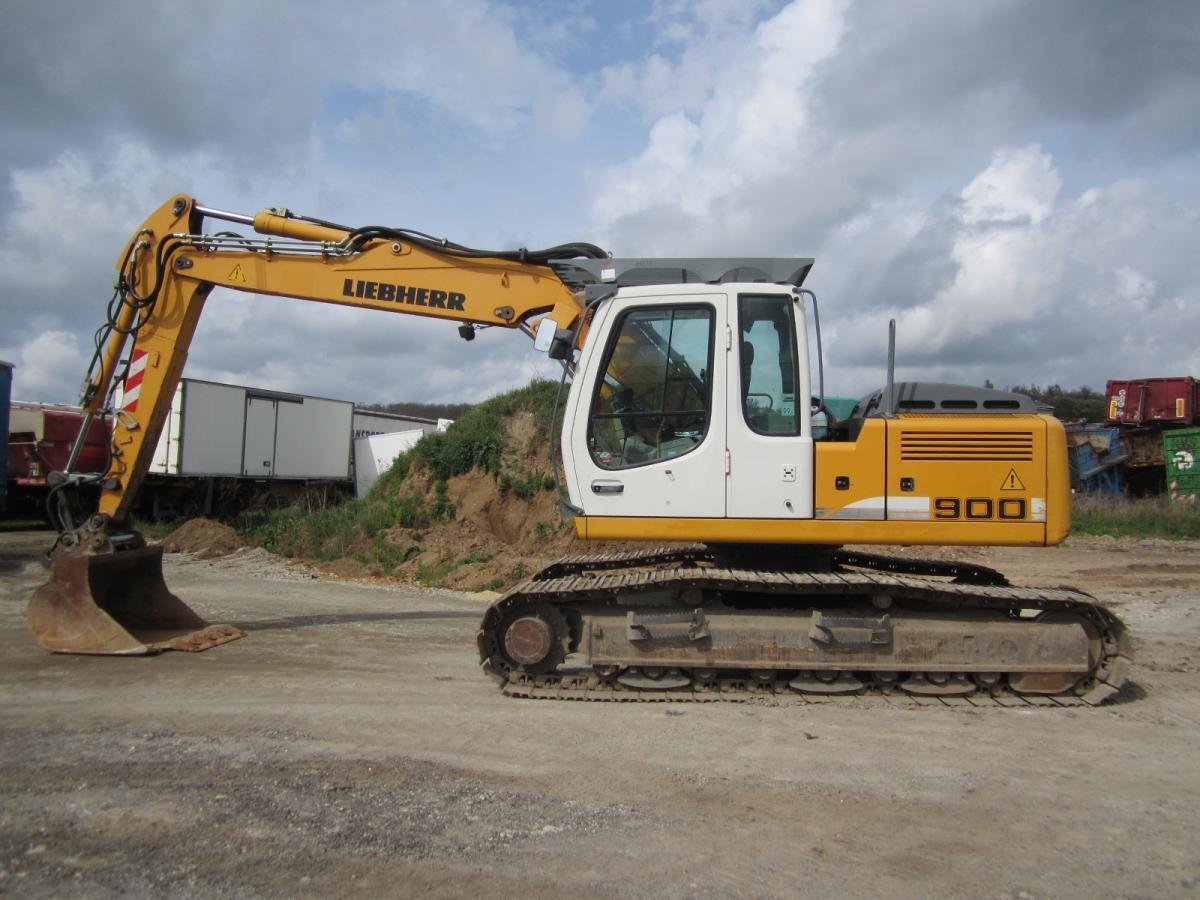 Liebherr R900C