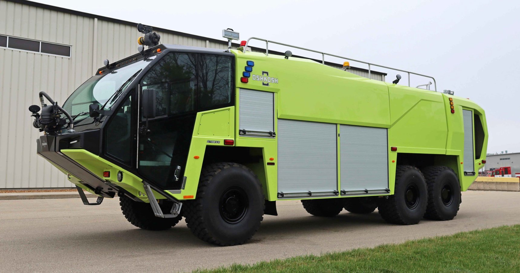 Military & special vehicles Oshkosh Oshkosh Striker
