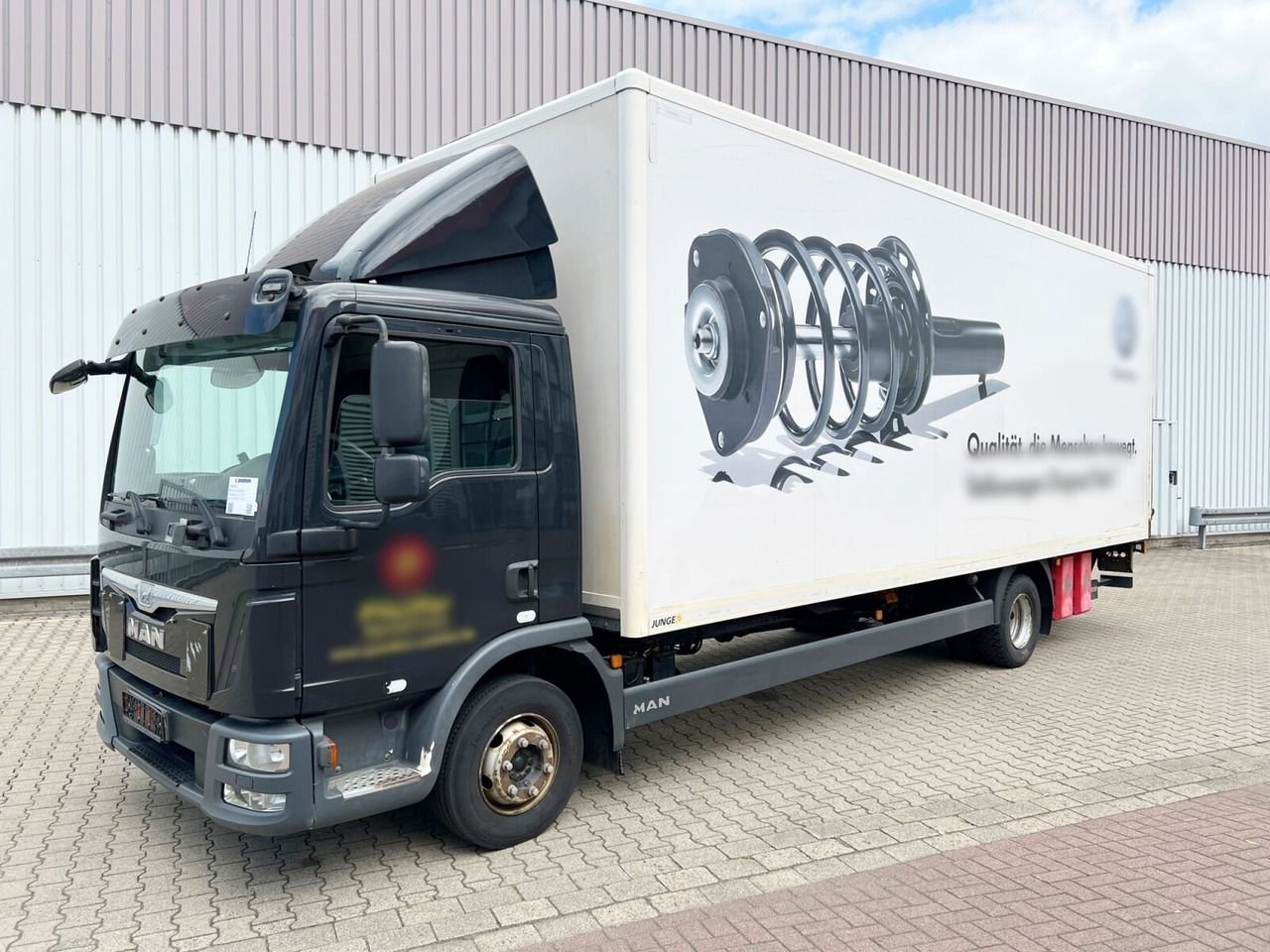 Truck MAN TGL 10.256 4X2 BLS
