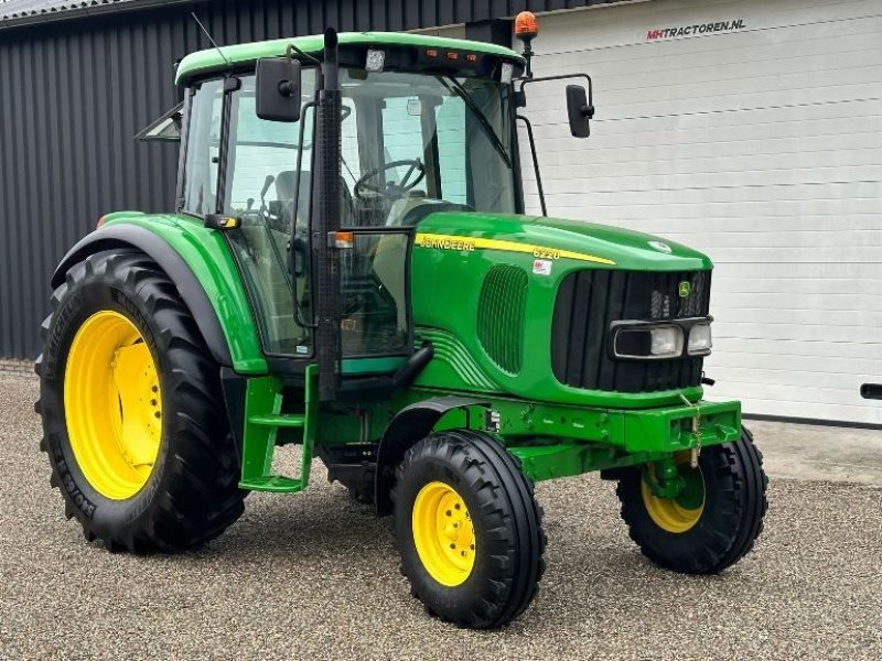 John Deere 6220