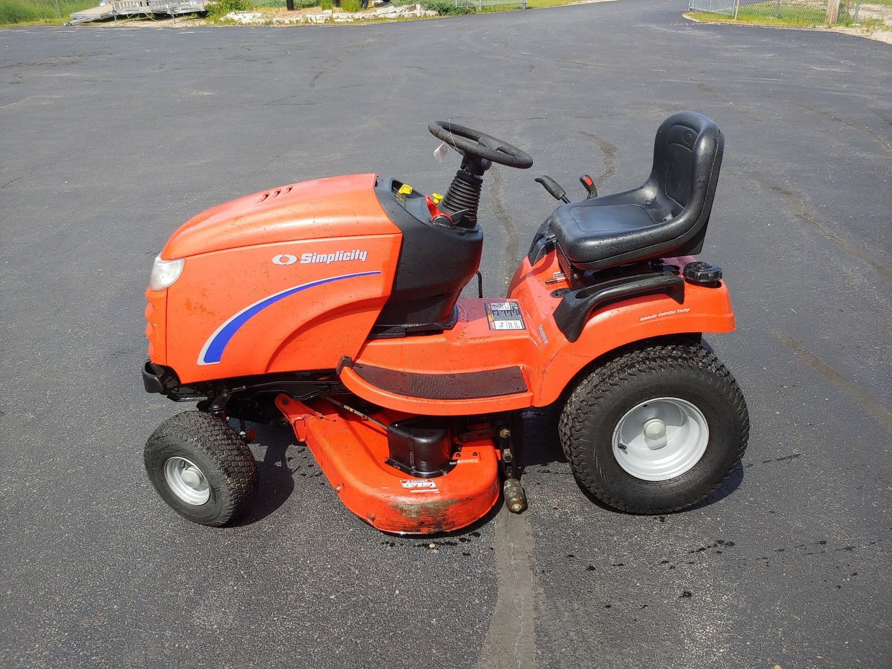 Aufsitzmäher Simplicity 727 (990489) - Broadmoor Lawn Tractor, 7hp