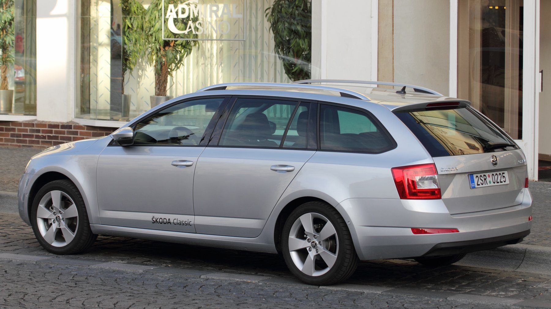 Van SKODA 5D OCTAVIA COMBI 1.9TDI-66-AUTOMATIC-1U/250