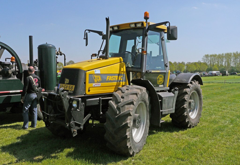 Traktor JCB 2135 FASTRAC`