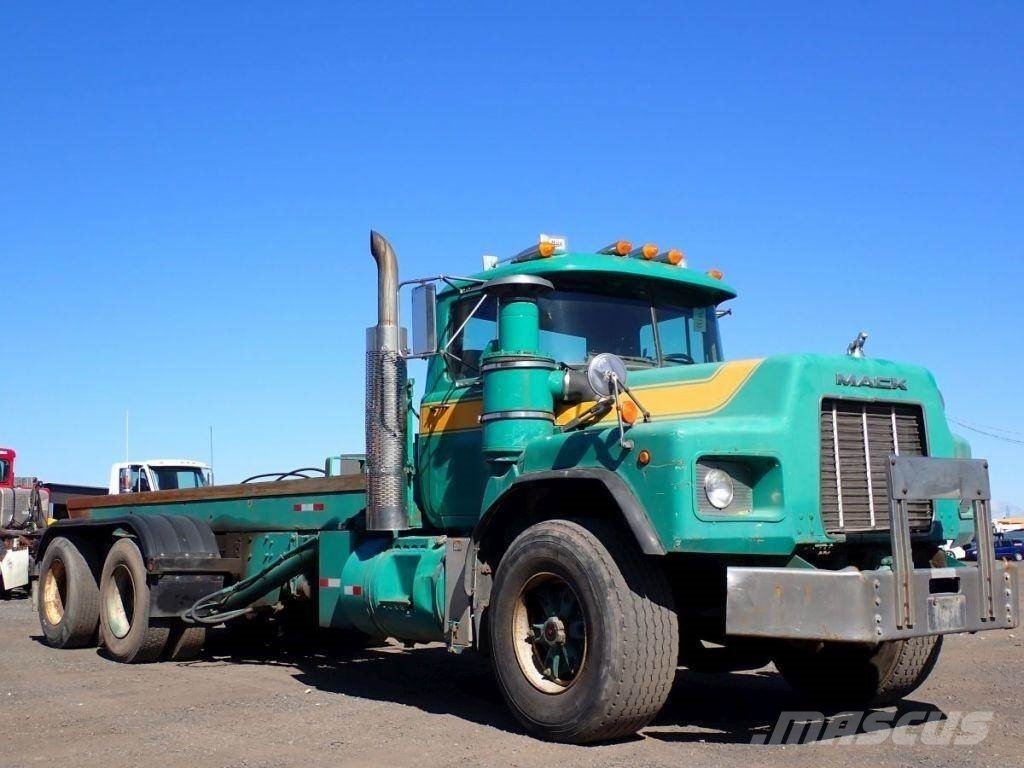 Truck Mack RB 688 S