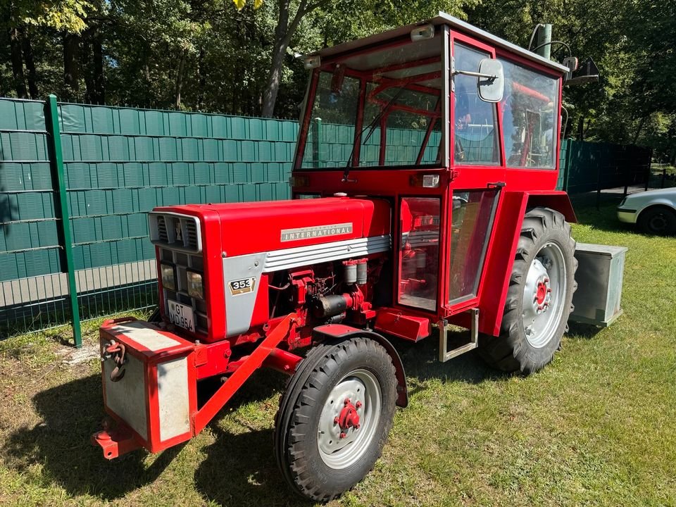 Tractor McCormick 353