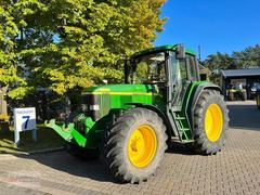 John Deere 6810