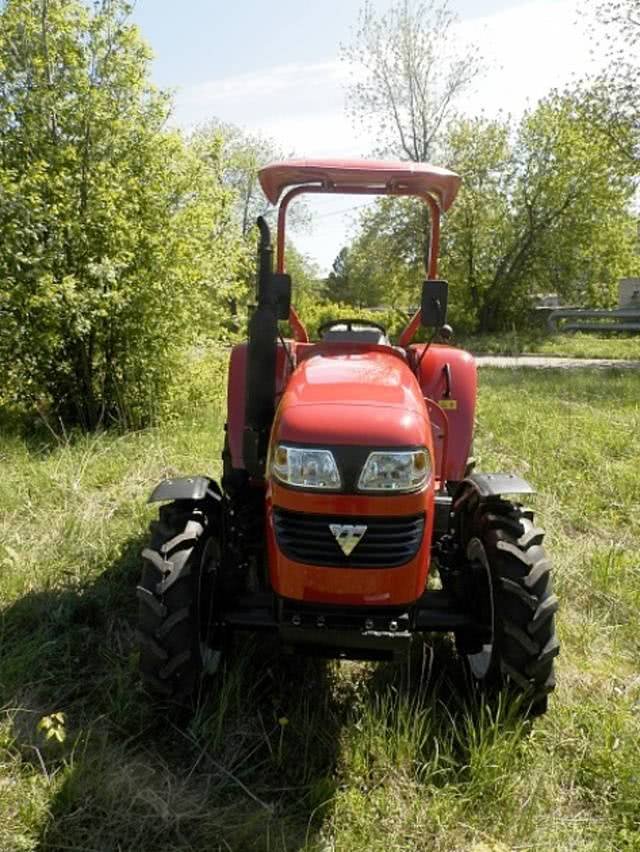 Traktor Foton TomTrack TT408